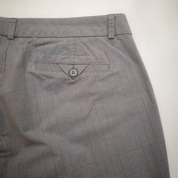 Dockers Ladies Size 12 Grey Plaid Wide Straight Legs Capri Pants - Picture 9 of 15